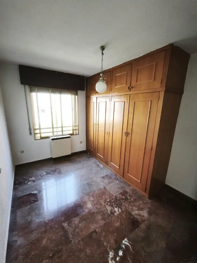 Dormitori de Pis en venda en Jaén amb Calefacció, Moblat i Balcó