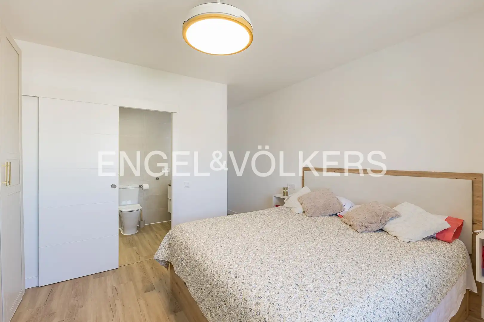 Habitación de Casa o chalet en venta en Vilanova i la Geltrú con Aire acondicionado, Calefacción y Terraza