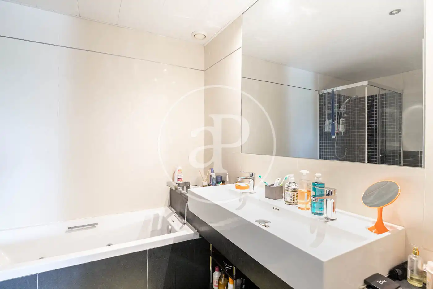 Baño de Piso en venta en Barcelona con Aire acondicionado, Calefacción y Jardín privado