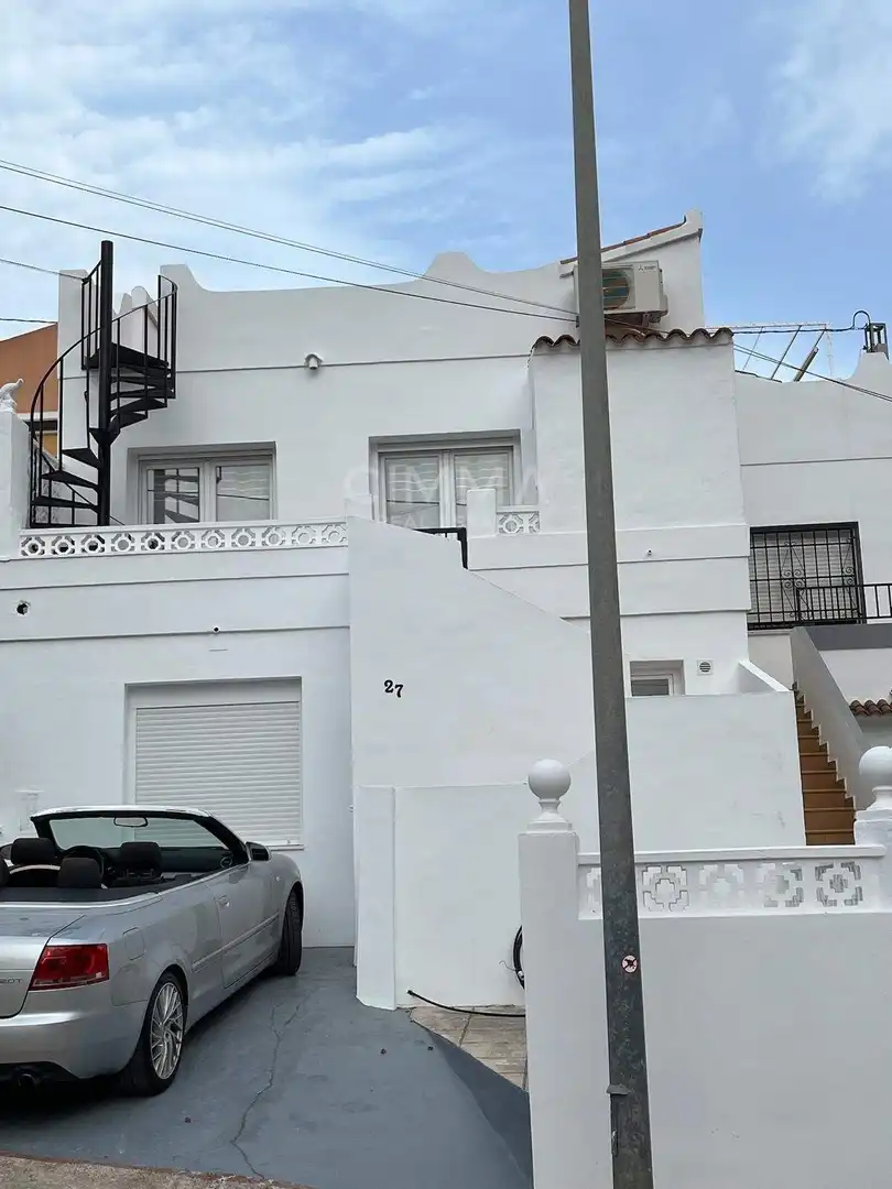 Vista exterior de Casa adosada de alquiler en L'Alfàs del Pi con Aire acondicionado, Terraza y Piscina
