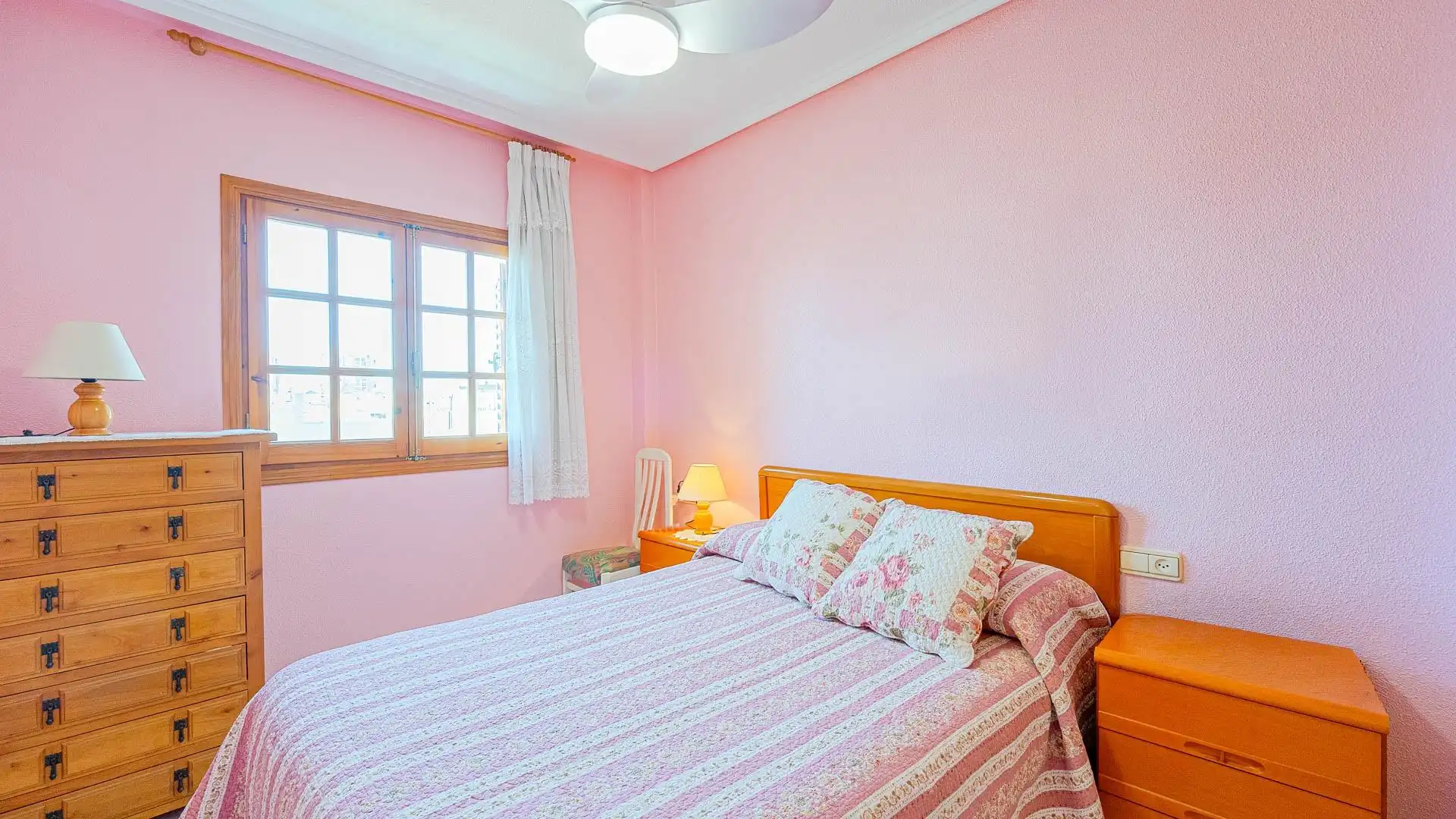 Schlafzimmer von Wohnungen zum Verkauf in Torrevieja mit Terrasse und Gemeinschaftspool