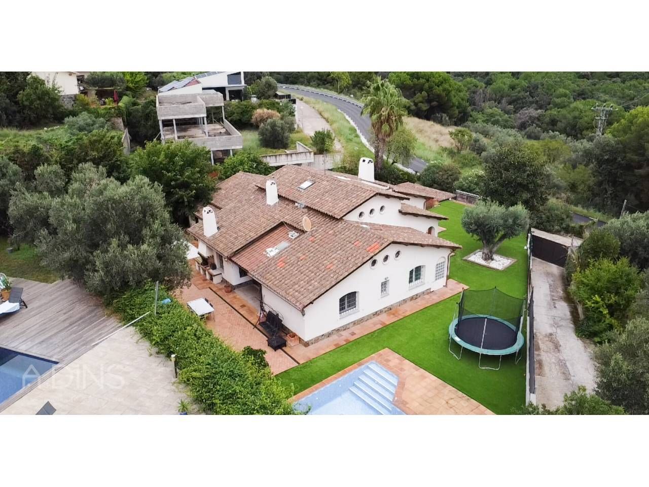 Vista exterior de Casa o xalet en venda en La Garriga amb Calefacció, Jardí privat i Piscina