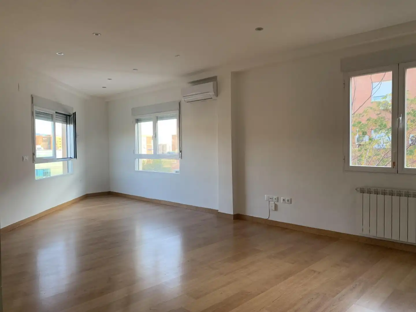 Living room of Flat for rent in Granada  with Air Conditioner, Heating and Terrace