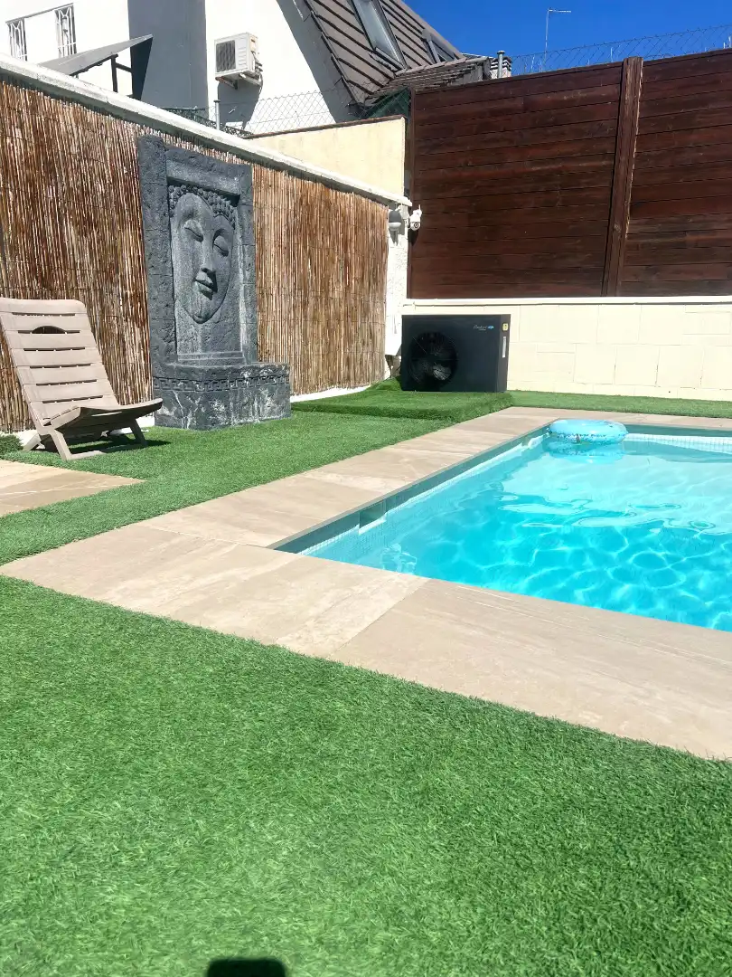 Casa aparellada amb piscina en venda a Calle Chequia, imagen 16