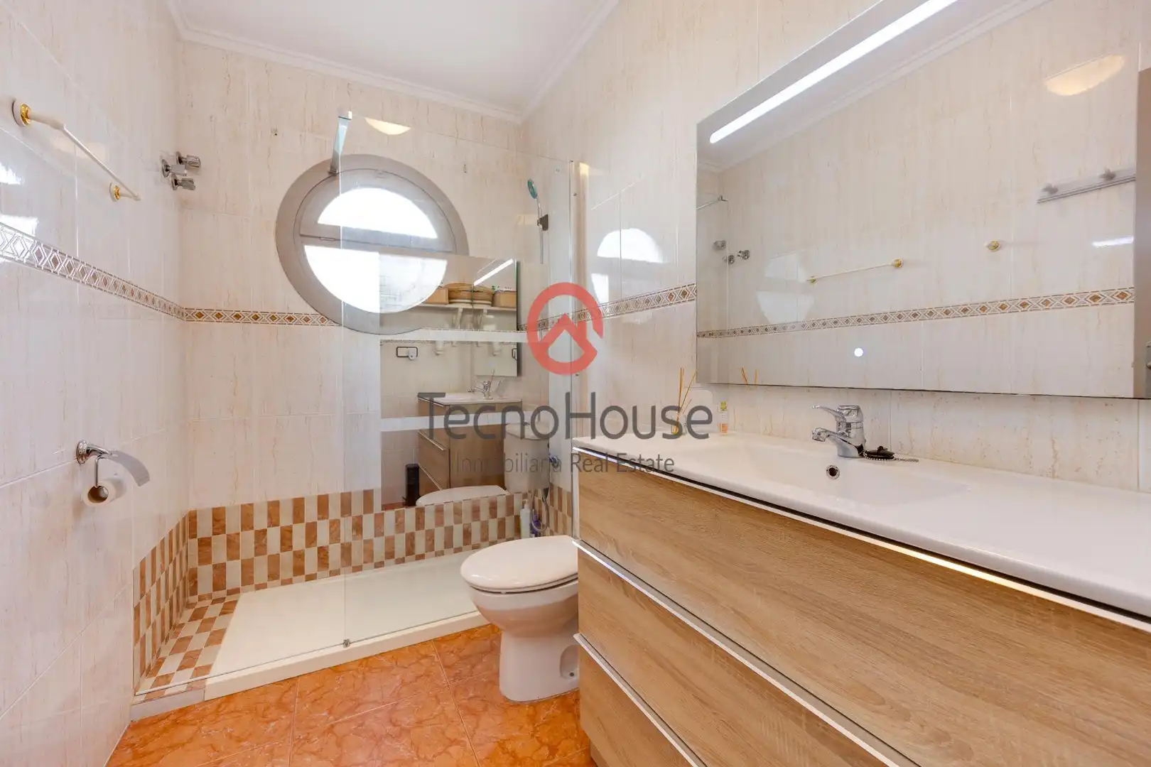 Baño de Casa adosada en venta en Orihuela con Aire acondicionado, Jardín privado y Amueblado