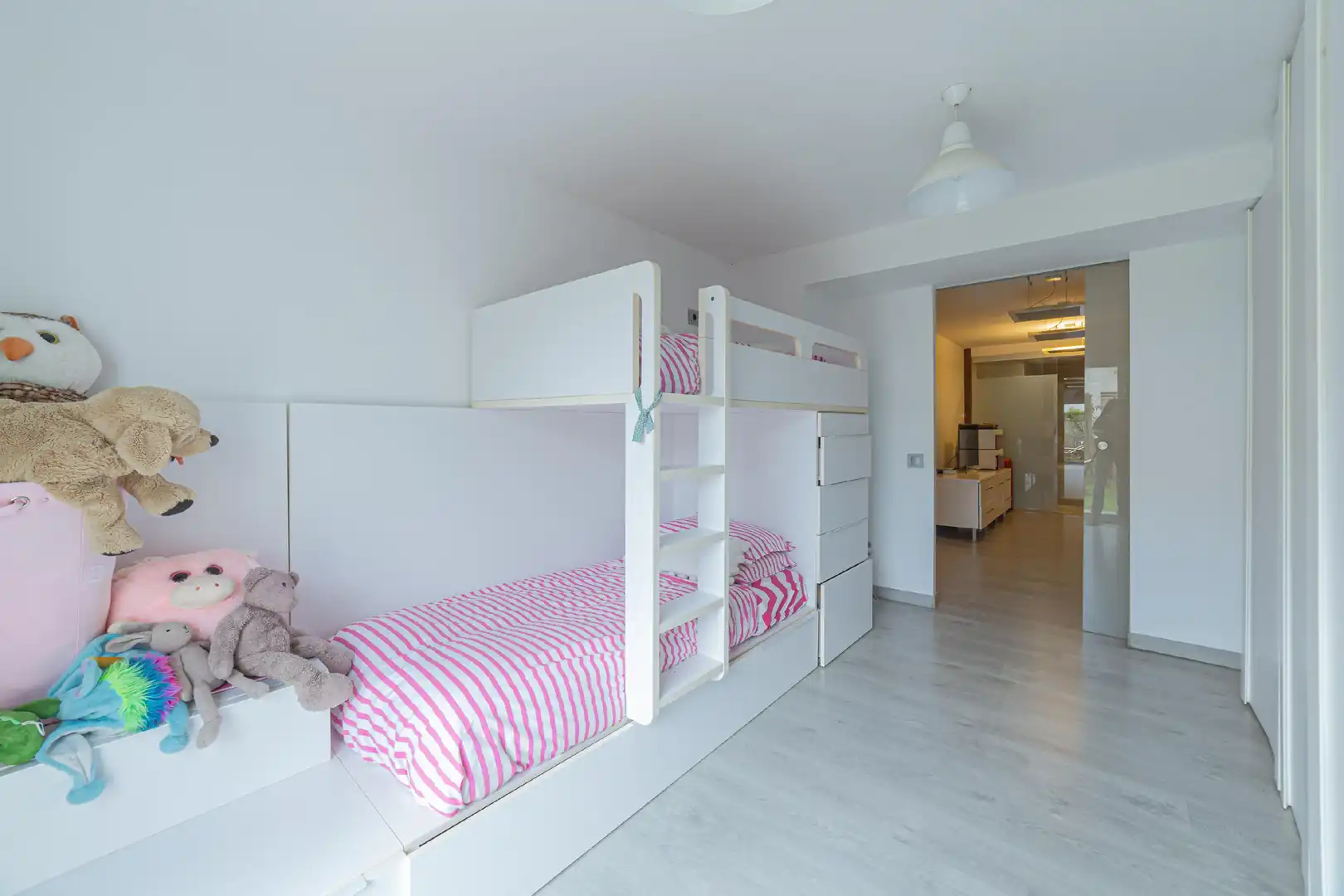 Habitación de Casa adosada en venta en Barcelona con Aire acondicionado, Calefacción y Jardín privado
