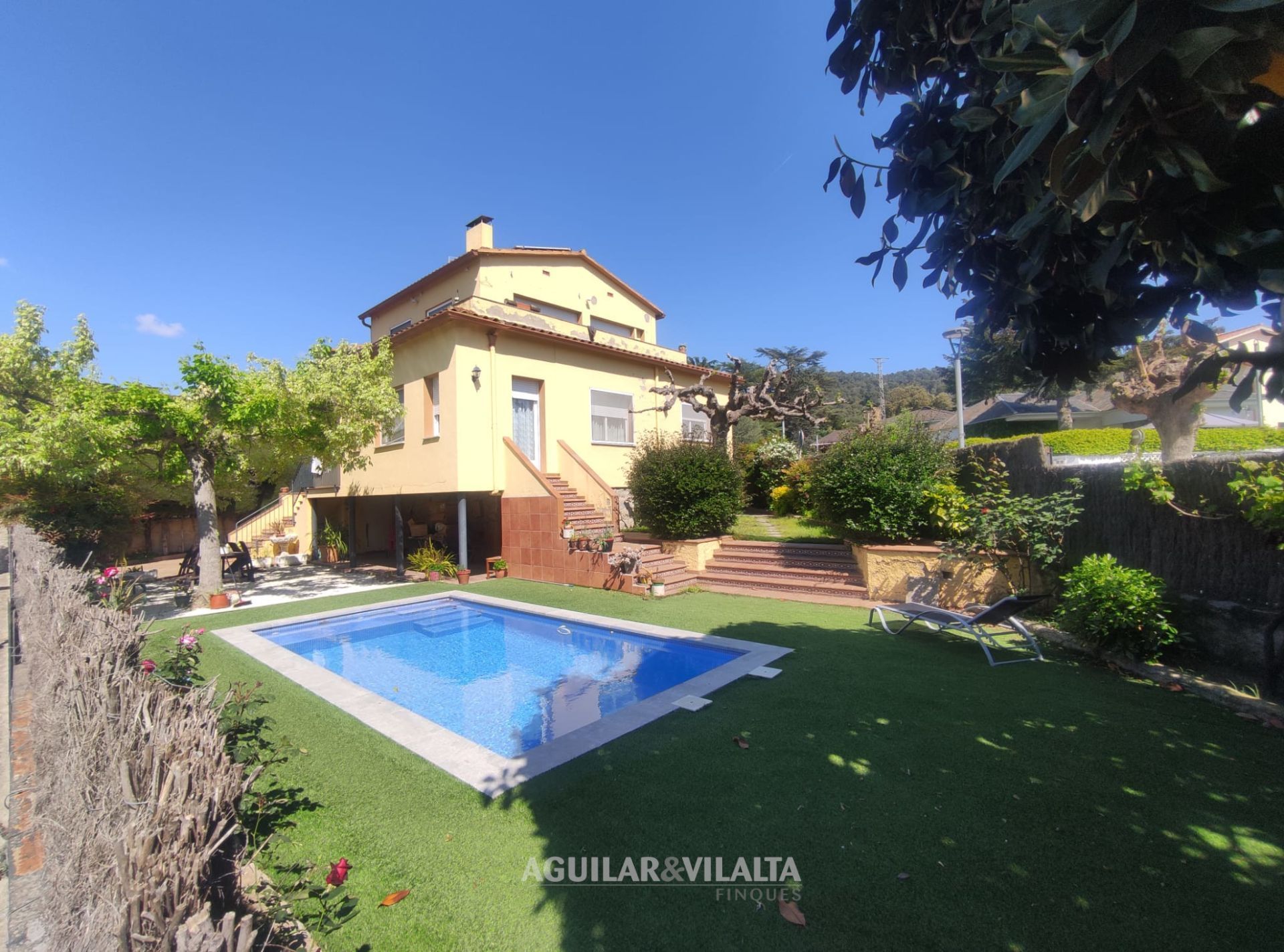 Exterior view of House or chalet for sale in La Roca del Vallès  with Heating, Private garden and Terrace