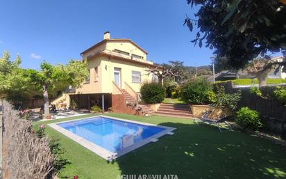 Vista exterior de Casa o xalet en venda en La Roca del Vallès amb Calefacció, Jardí privat i Terrassa