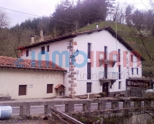 Vista exterior de Casa o xalet en venda en Zegama amb Calefacció, Jardí privat i Traster