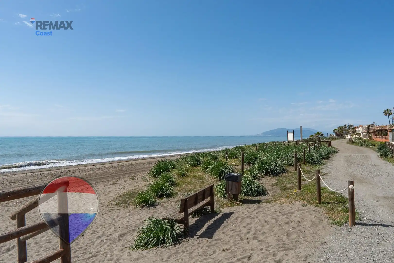 Wohnung zum Verkauf in Rincón de la Victoria mit Privatgarten, Terrasse und Gemeinschaftspool