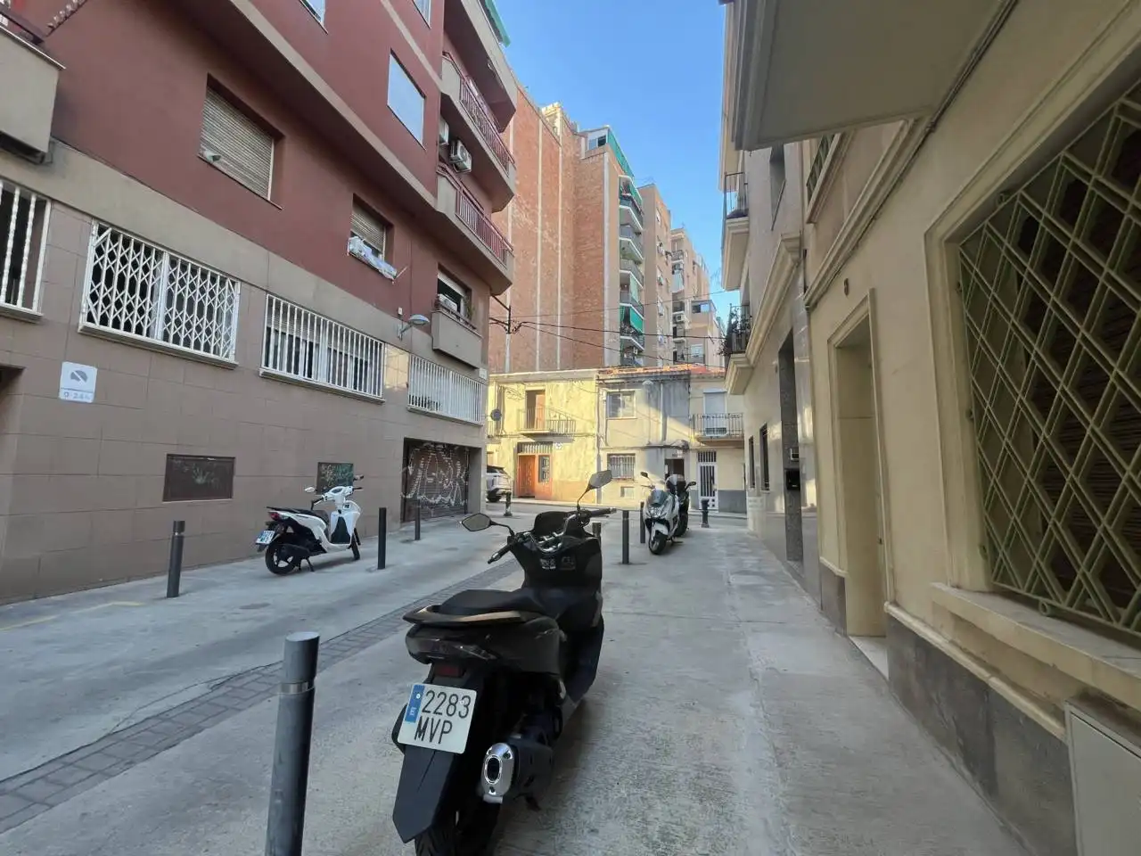 Vista exterior de Local de alquiler en Barcelona con Alarma