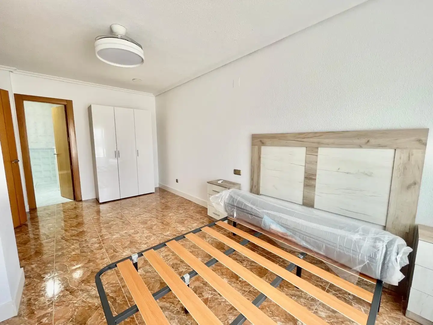 Dormitori de Apartament de lloguer en Albatera amb Traster, Moblat i Rentadora