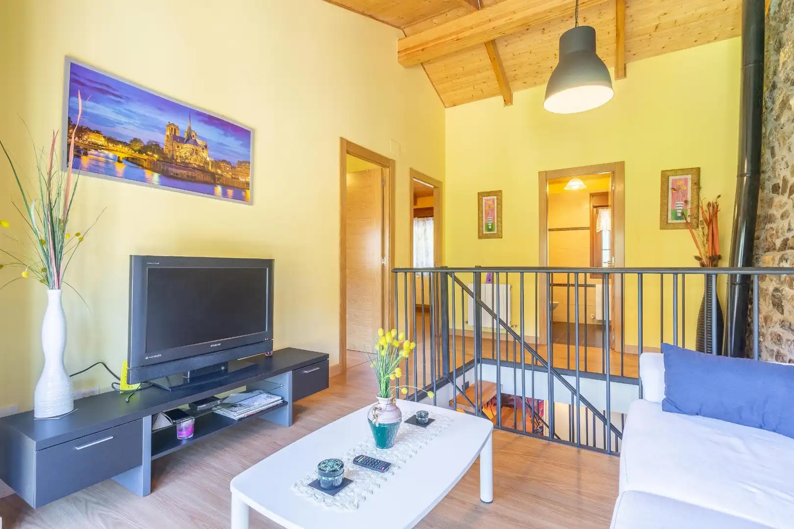 Sala d'estar de Casa o xalet en venda en Ribera de Arriba amb Calefacció, Jardí privat i Terrassa
