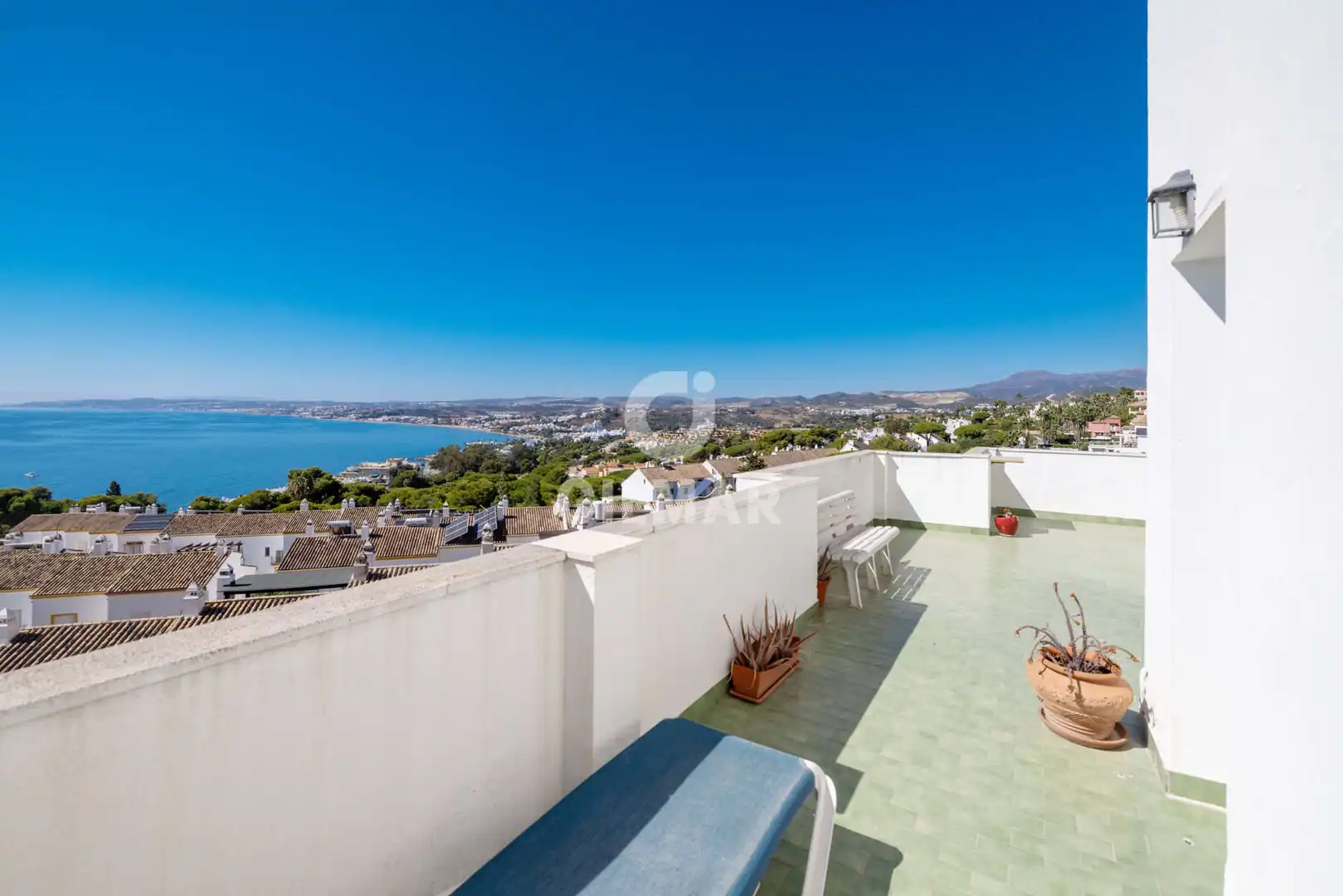 Vista exterior de Pis en venda en Estepona amb Calefacció, Piscina i Balcó