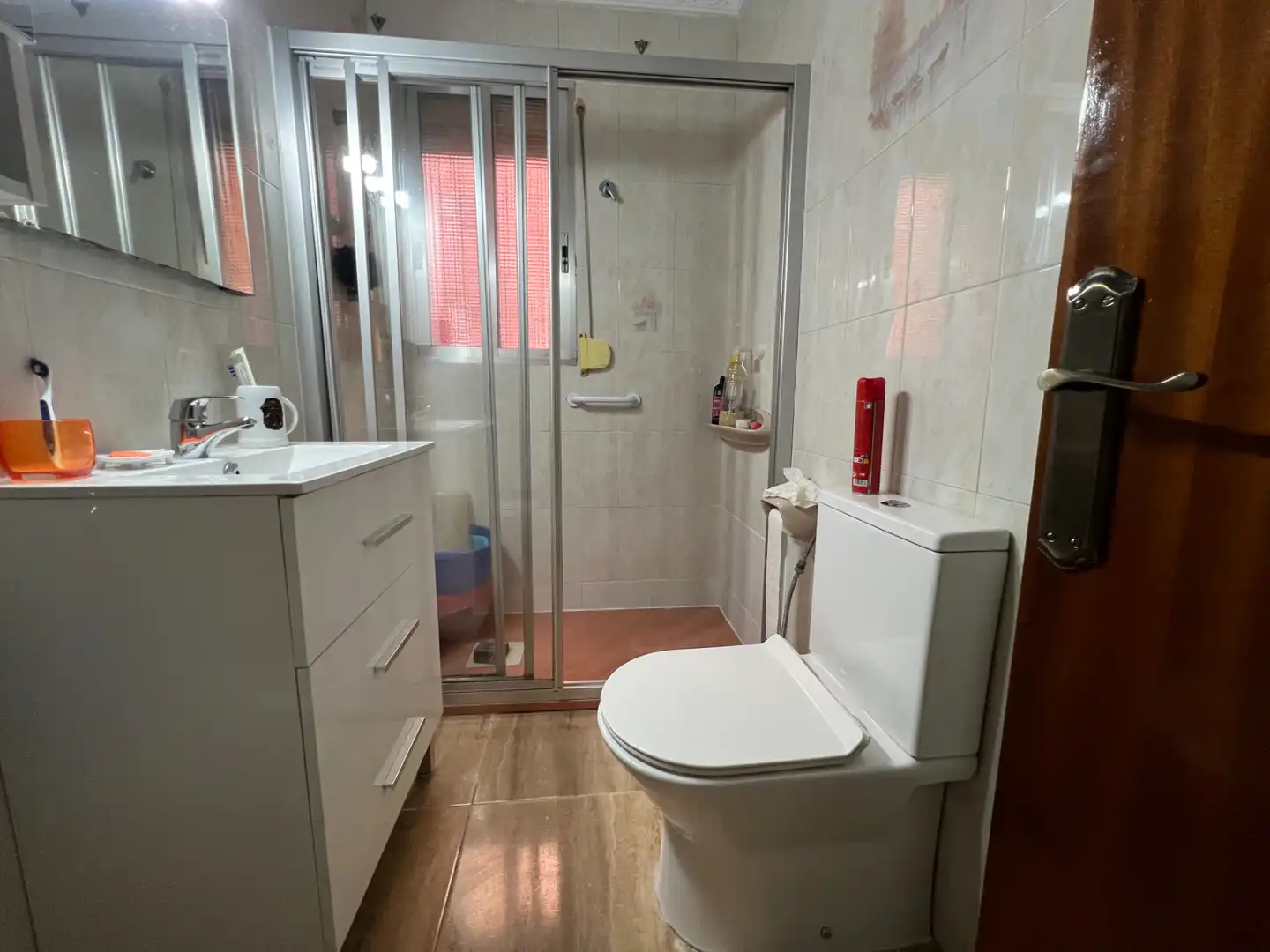 Badezimmer von Erdgeschoss zum Verkauf in Tarragona mit Klimaanlage, Privatgarten und Terrasse