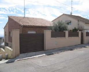Vista exterior de Casa o xalet en venda en Cunit amb Piscina comunitària