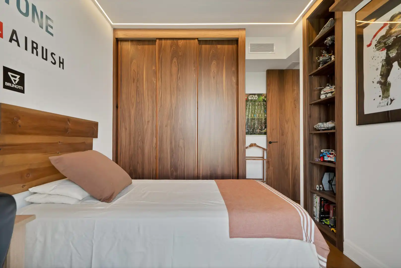 Habitación de Casa adosada en venta en Marbella con Jardín privado, Alarma y Piscina comunitaria