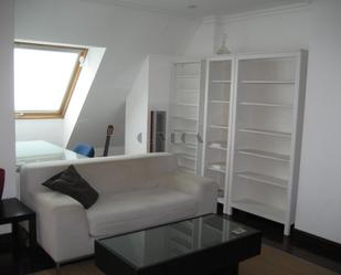 Sala d'estar de Àtic de lloguer en Vigo  amb Calefacció, Terrassa i Traster
