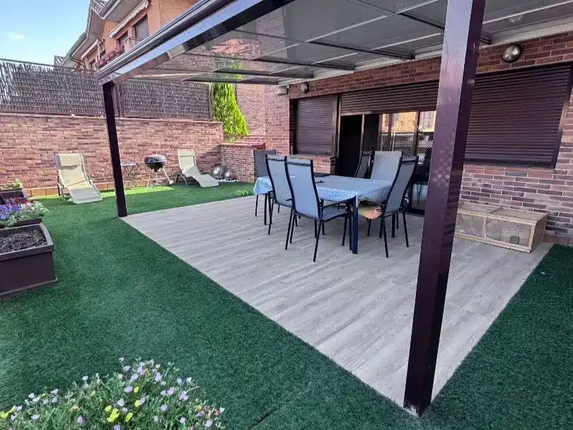 Terrassa de Casa o xalet per a compartir en Brunete amb Aire condicionat, Calefacció i Jardí privat