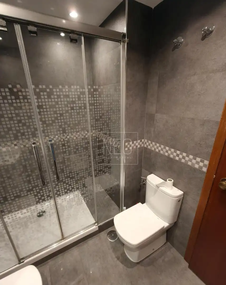 Badezimmer von Wohnung zum Verkauf in Las Rozas de Madrid mit Klimaanlage, Heizung und Parkett