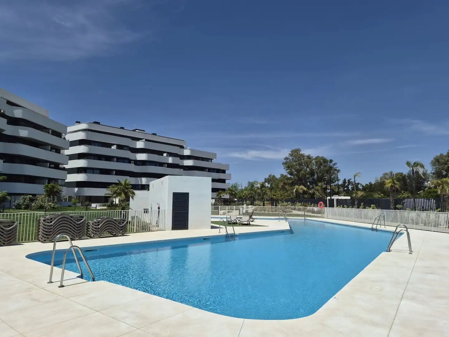 Schwimmbecken von Dachboden zum Verkauf in Torremolinos mit Klimaanlage, Terrasse und Abstellraum