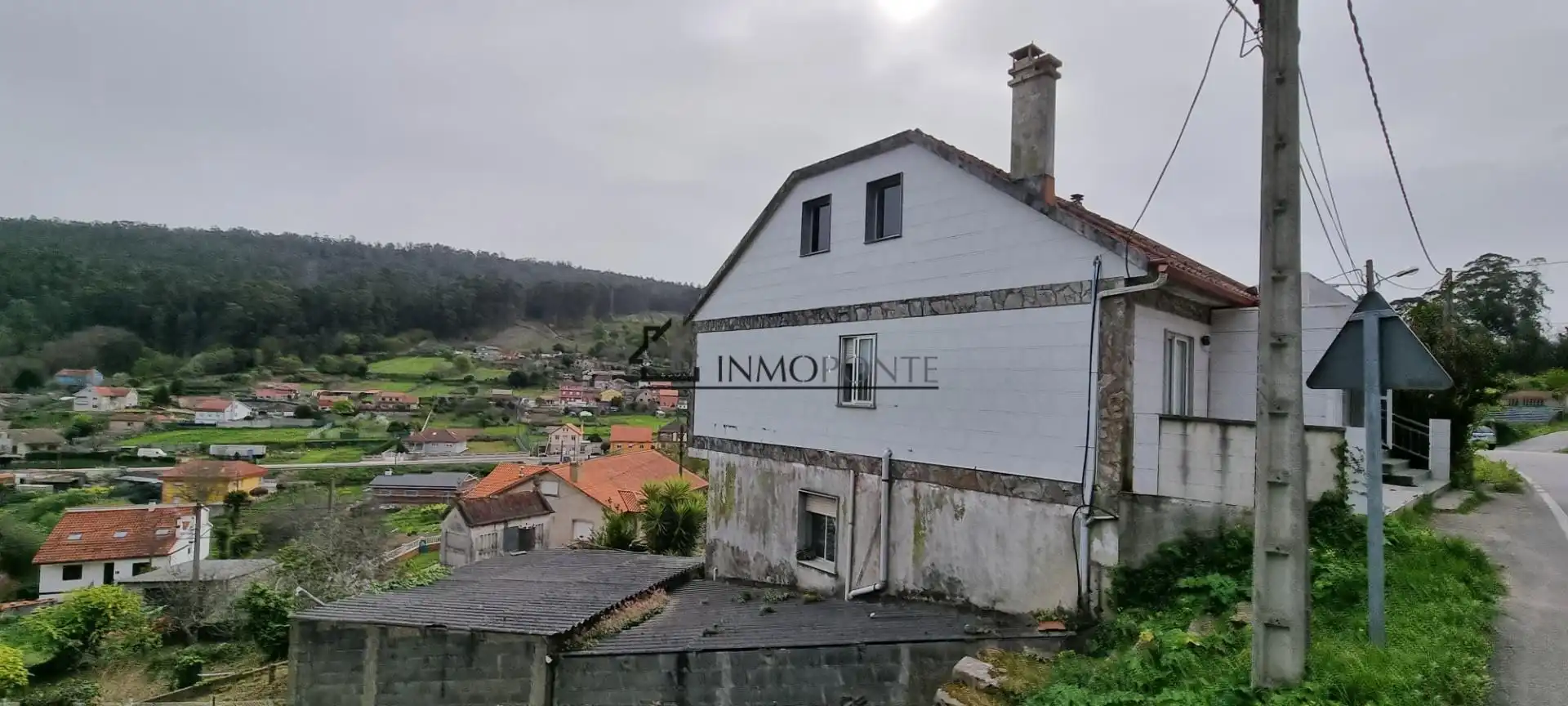 Vista exterior de Casa o xalet en venda en Bueu amb Calefacció, Traster i Moblat