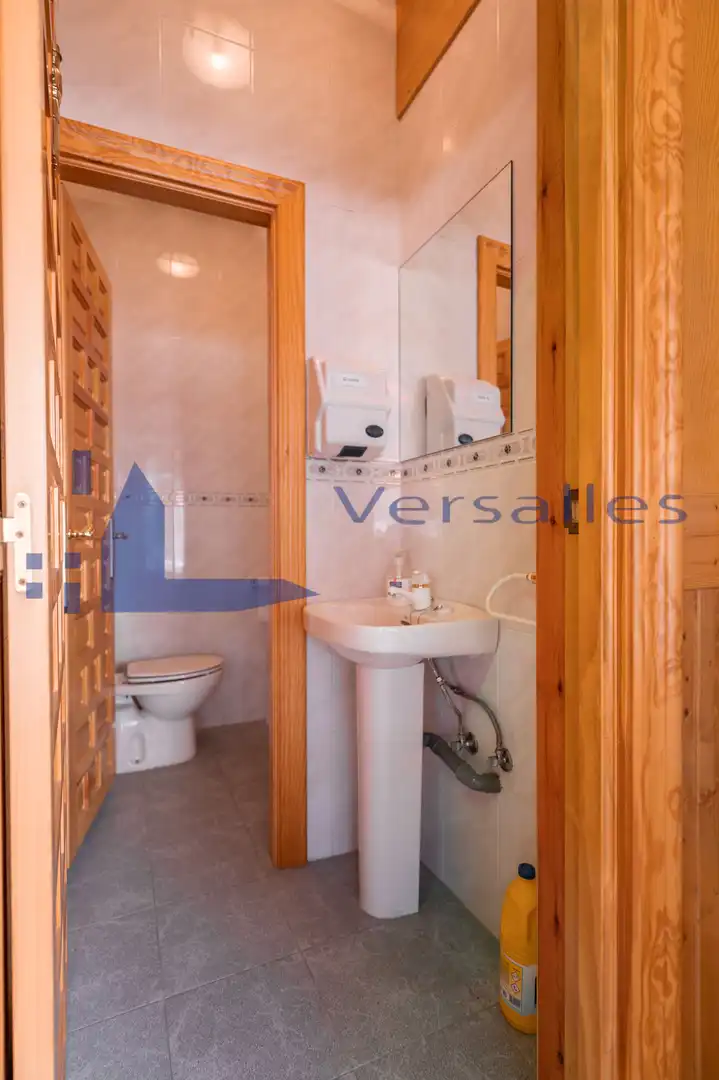 Commercial properties for rent in Calvarrasa de Abajo