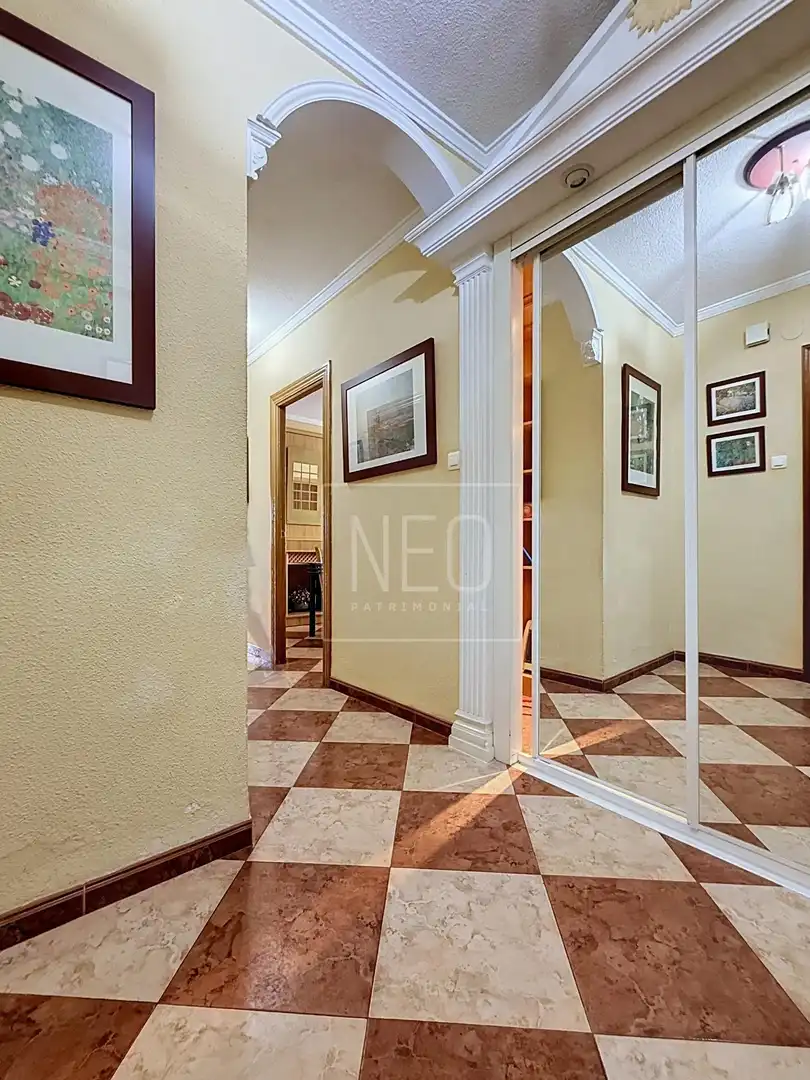 Flat with terrace for sale in Calle LUZ CASANOVA, imagen 4