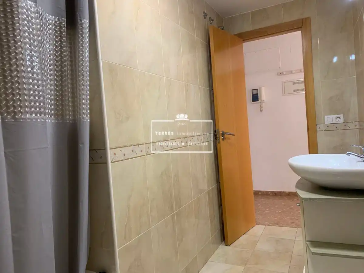 Baño de Piso en venta en Castellón de la Plana / Castelló de la Plana con Terraza, Trastero y Balcón