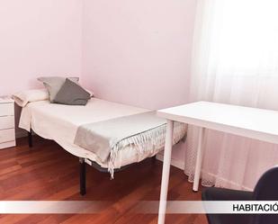 Bedroom of Flat to share in  Sevilla Capital  with Air Conditioner and Terrace