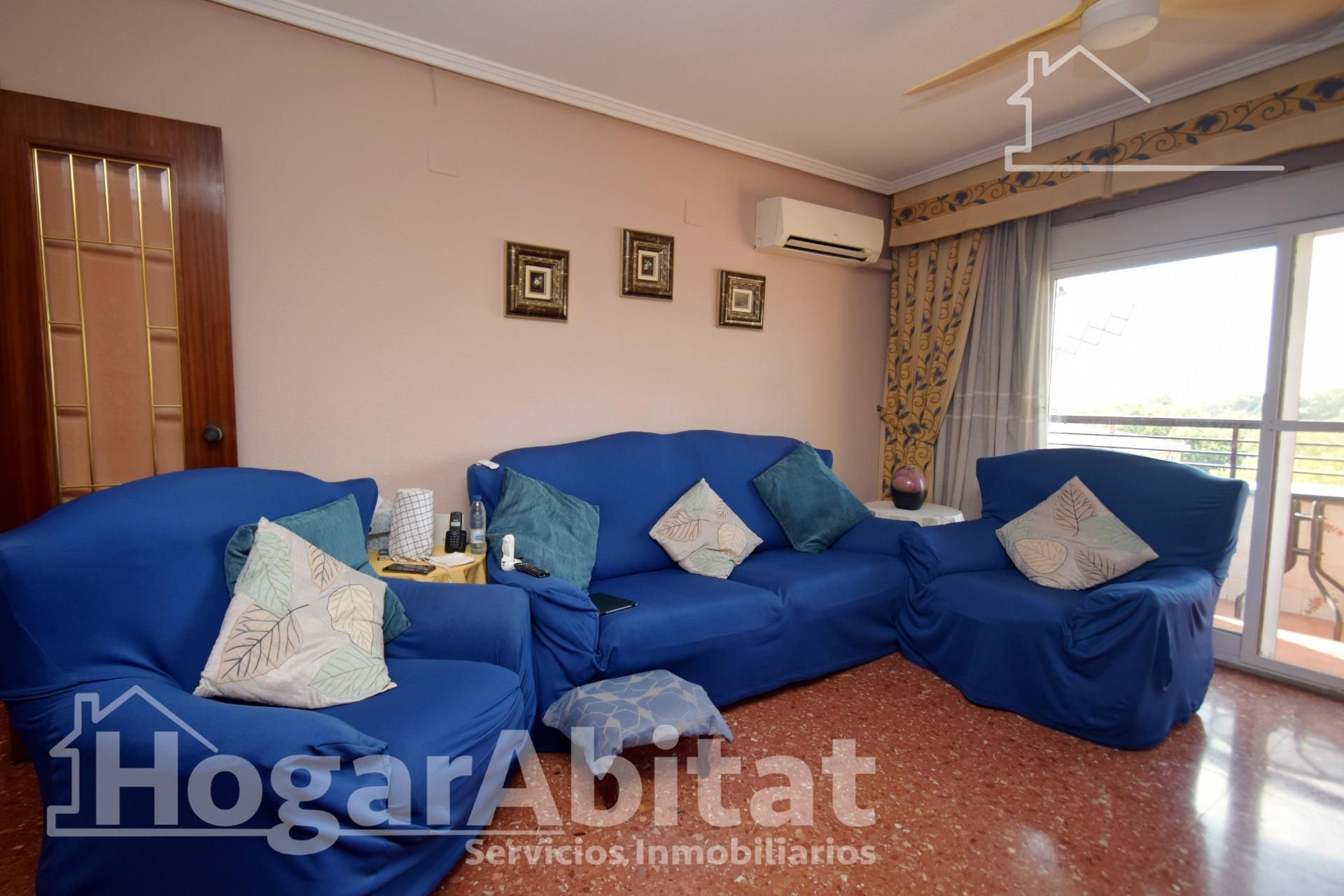 Sala de estar de Piso en venta en Paterna con Aire acondicionado y Balcón