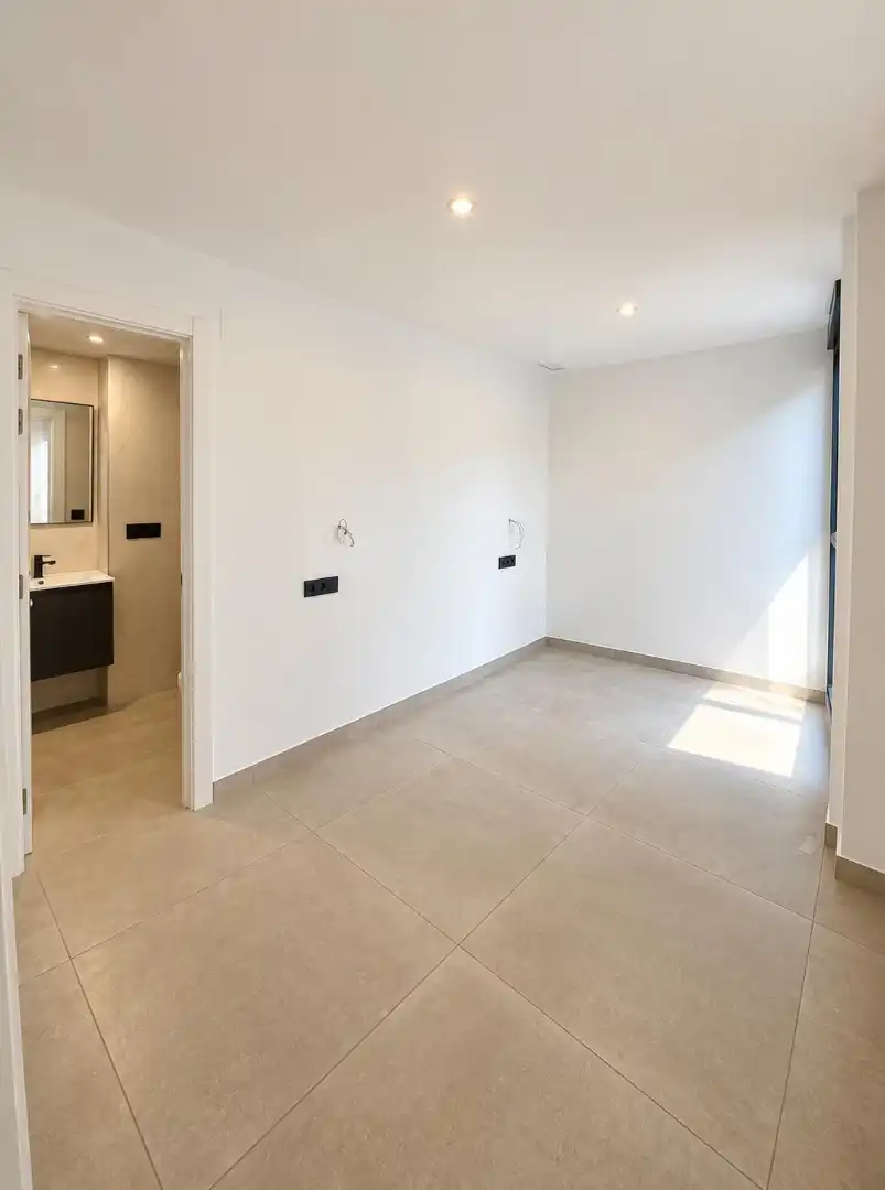 Piso con ascensor en venta en Avenida Condes de San Isidro 14, imagen 5