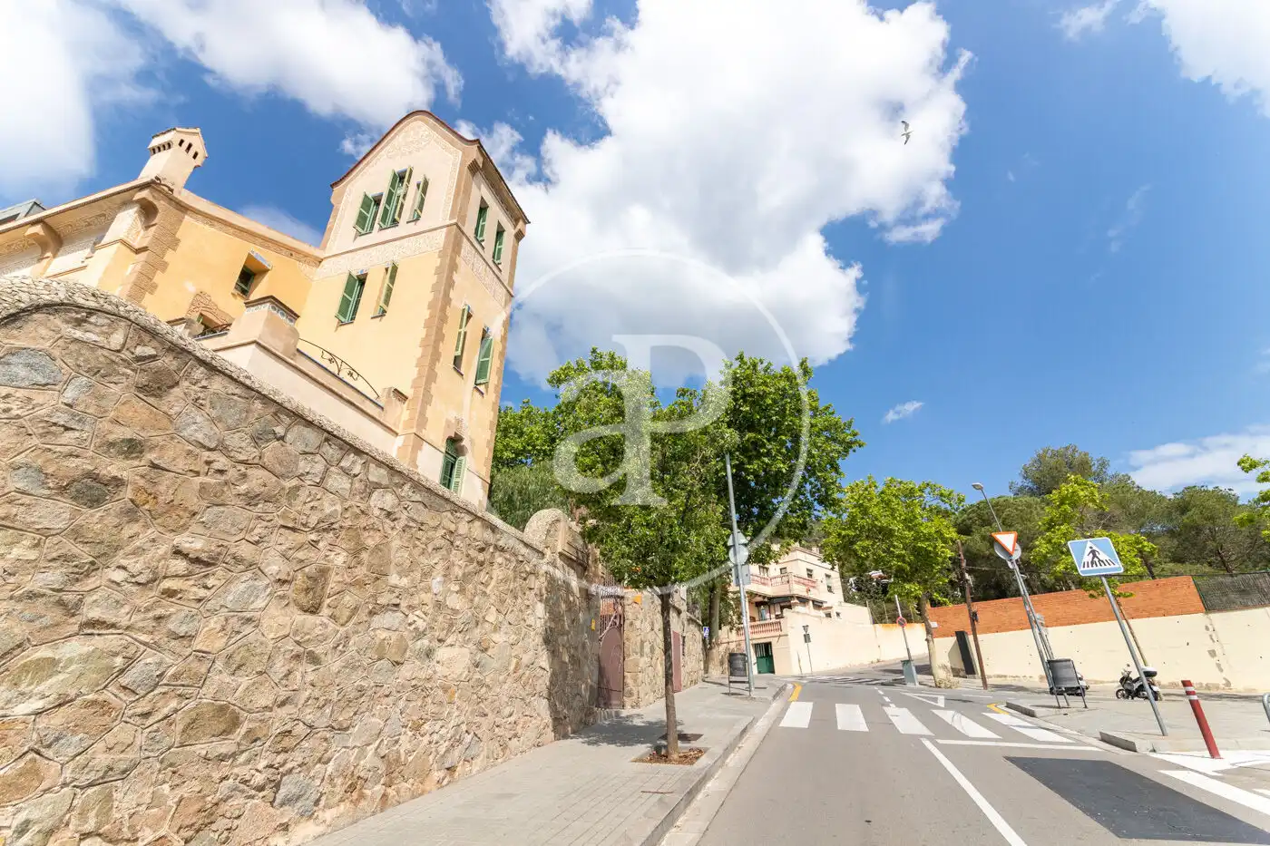 Vista exterior de Casa o xalet de lloguer en Barcelona amb Aire condicionat, Calefacció i Jardí privat
