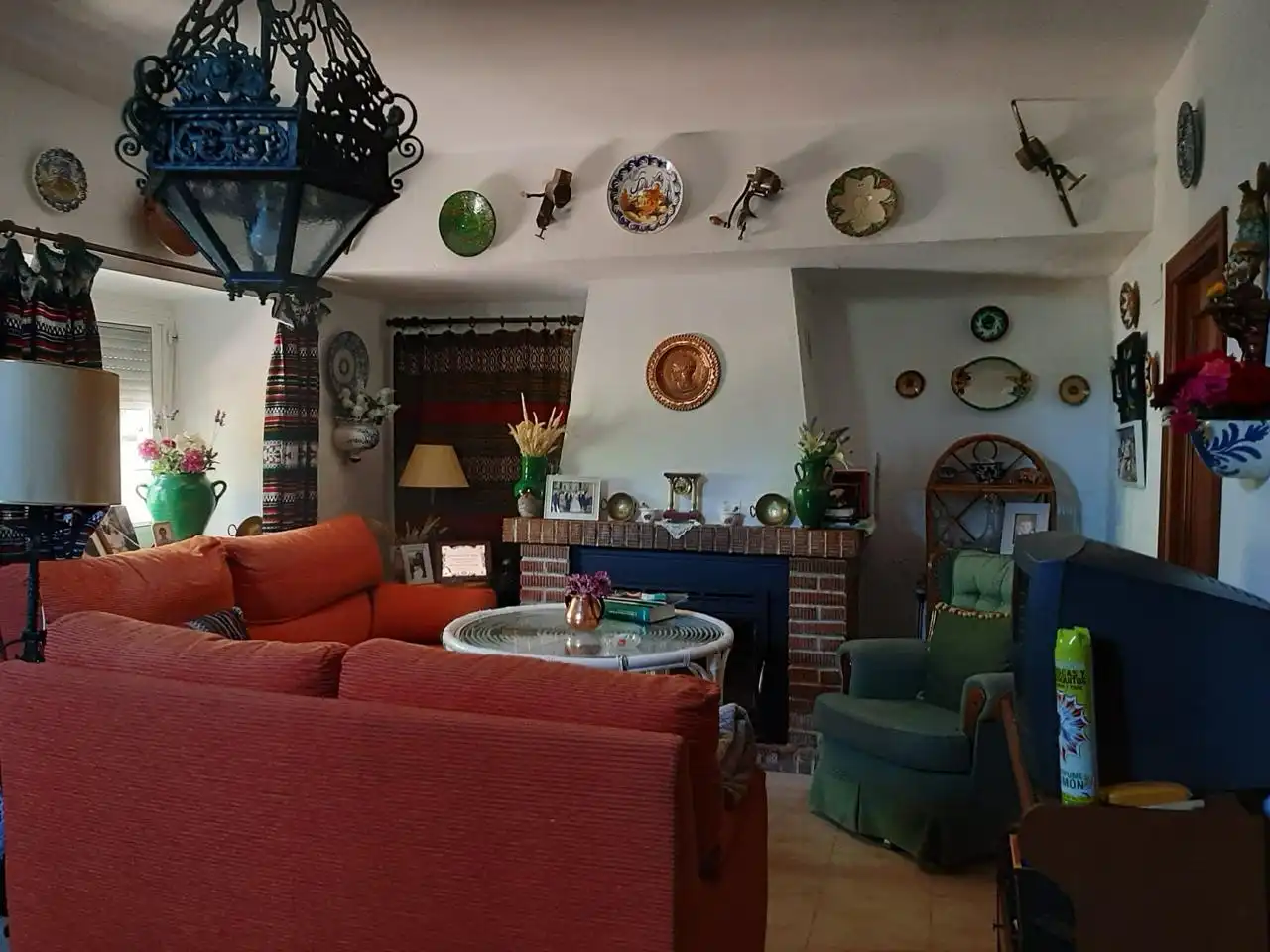 Sala d'estar de Casa o xalet en venda en Carcabuey amb Jardí privat, Piscina i Moblat