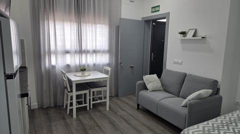 Foto 2 de Apartamento de alquiler en Calle Lope de Rueda, Fuente Alegre - El Chaparral - Los Morales, Málaga