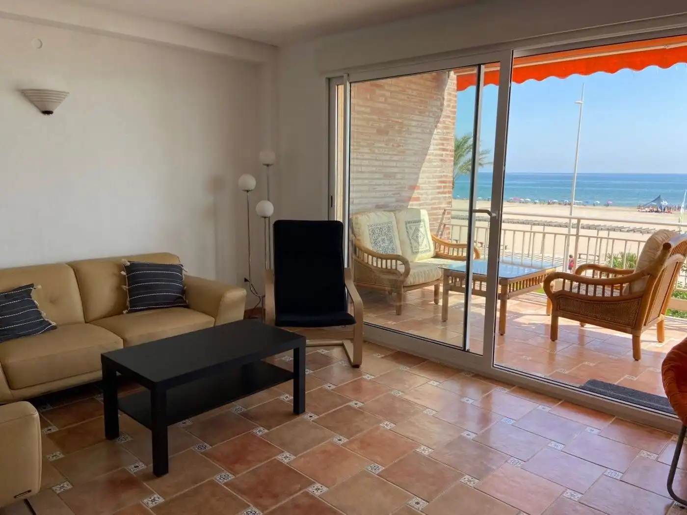 Mini appartamento con giardino in affitto a Passeig Maritim Neptu, imagen 9
