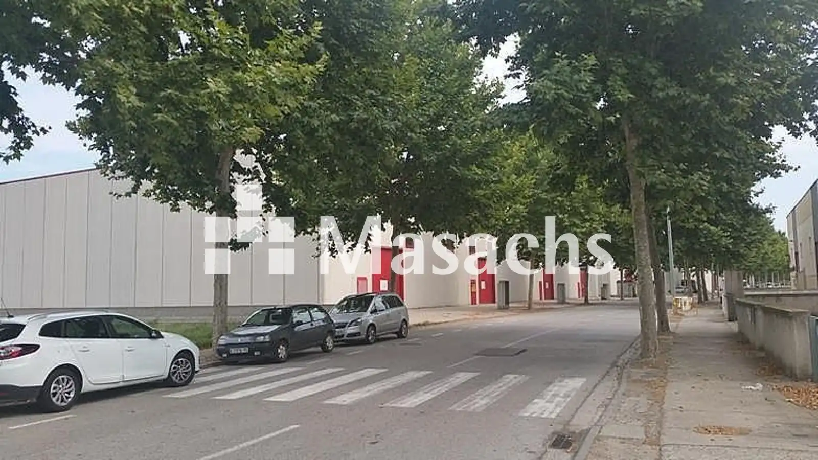 Parkplatz von Fabrikhallen zur Miete in Riudellots de la Selva