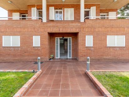 Vista exterior de Casa o xalet en venda en Sant Just Desvern amb Aire condicionat, Calefacció i Jardí privat