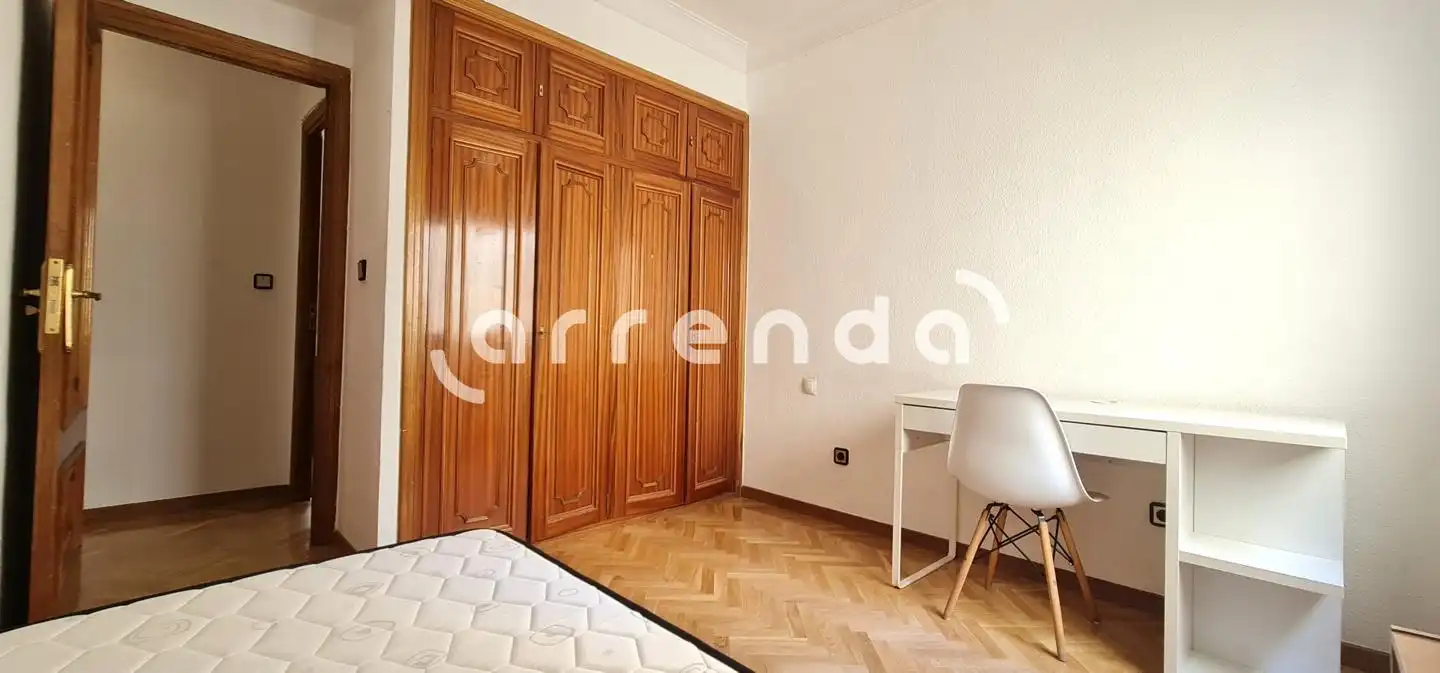 Bedroom of Flat for rent in Madrid  with Heating and Parquet flooring