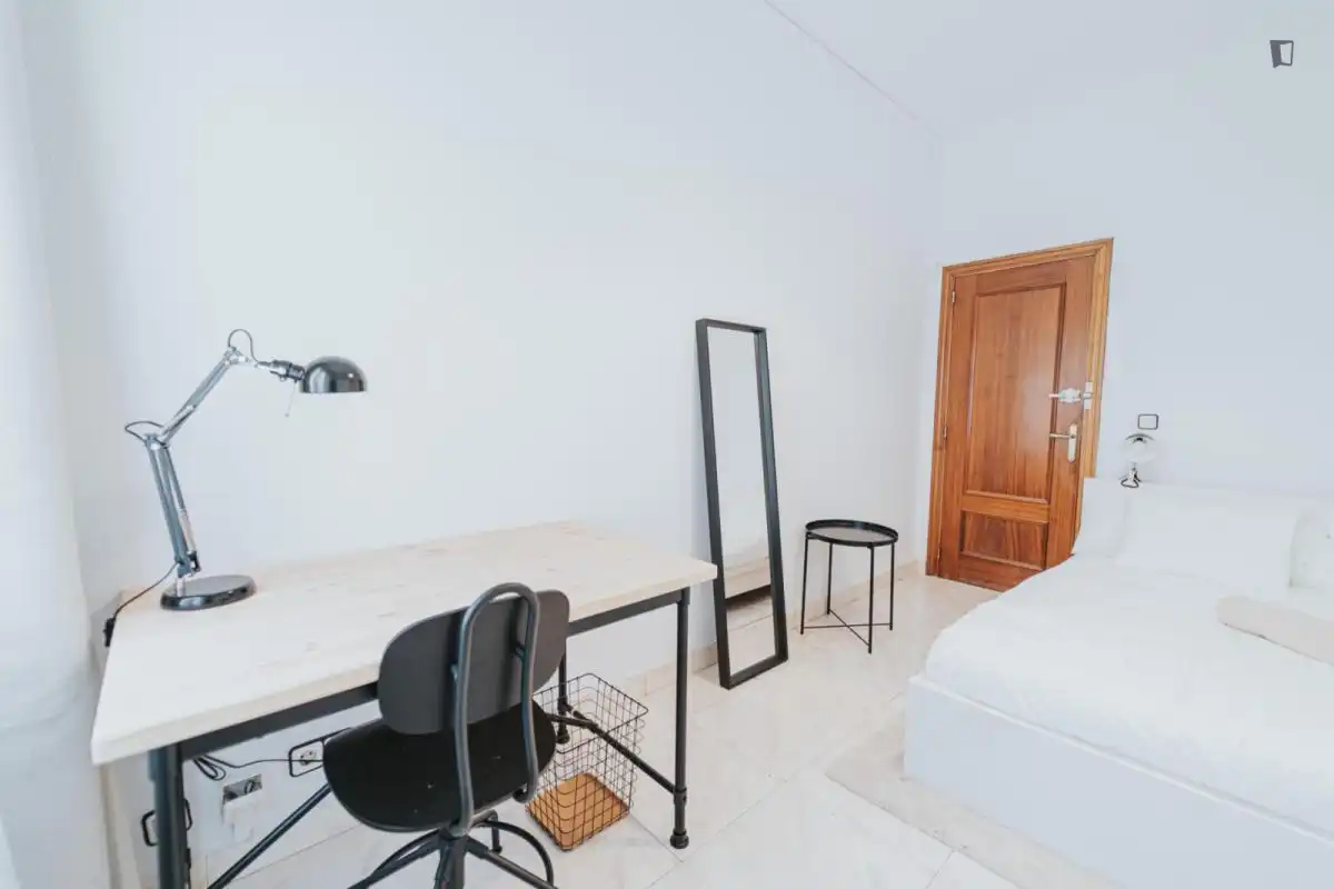Bedroom of Apartments for share in Madrid  with Furnished, Oven and Washing machine