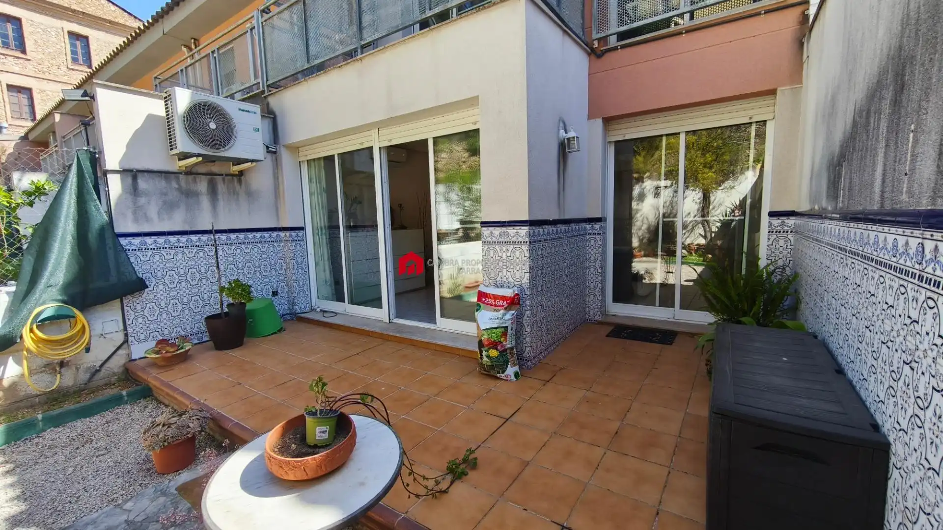 Terrasse von Einfamilien-Reihenhaus zum Verkauf in Roquetes mit Klimaanlage, Heizung und Privatgarten