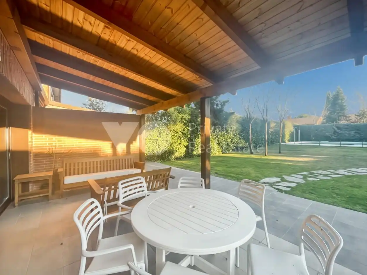 Terraza de Casa o chalet de alquiler en Majadahonda con Calefacción, Jardín privado y Terraza