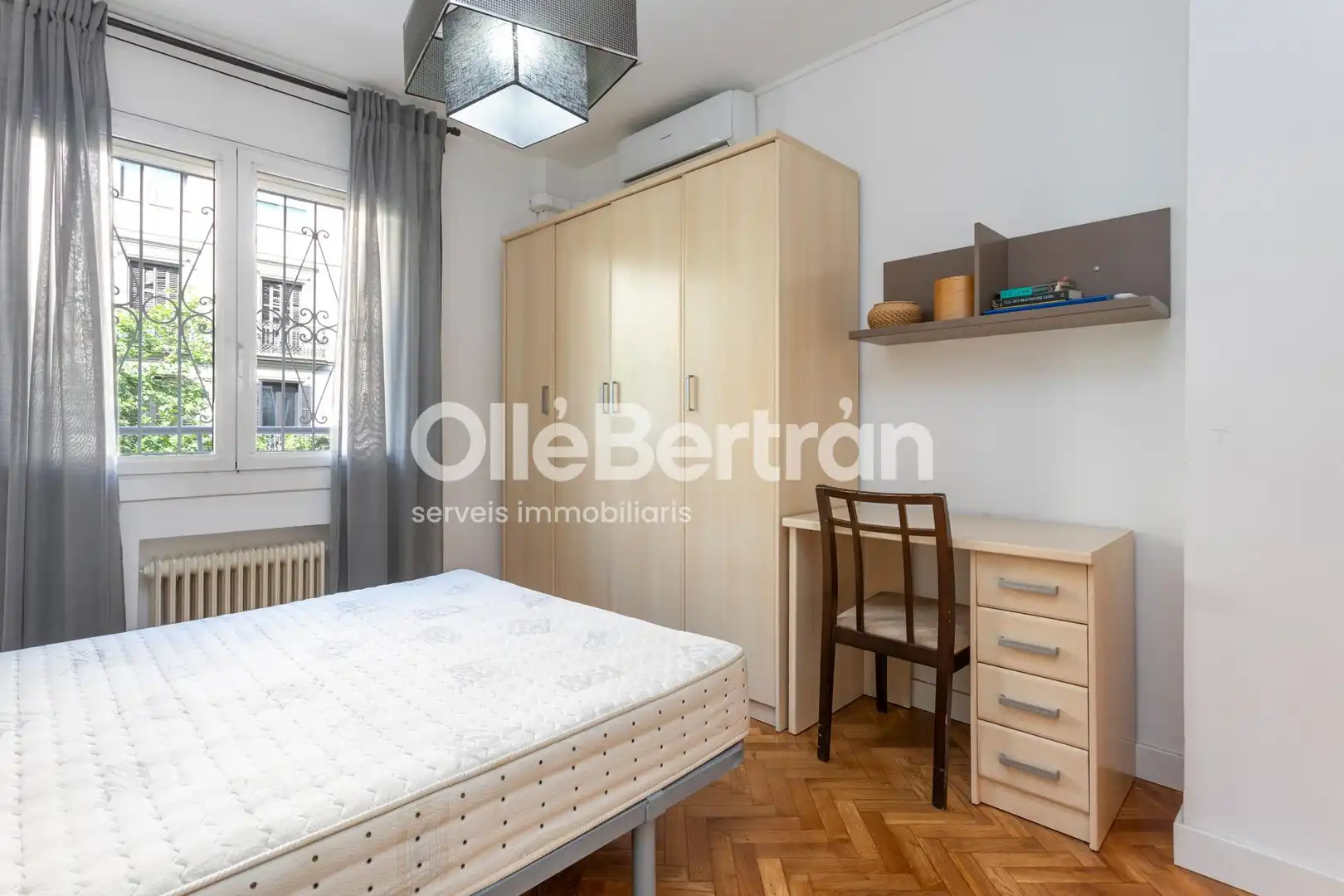 Habitación de Piso en venta en Barcelona con Calefacción y Balcón