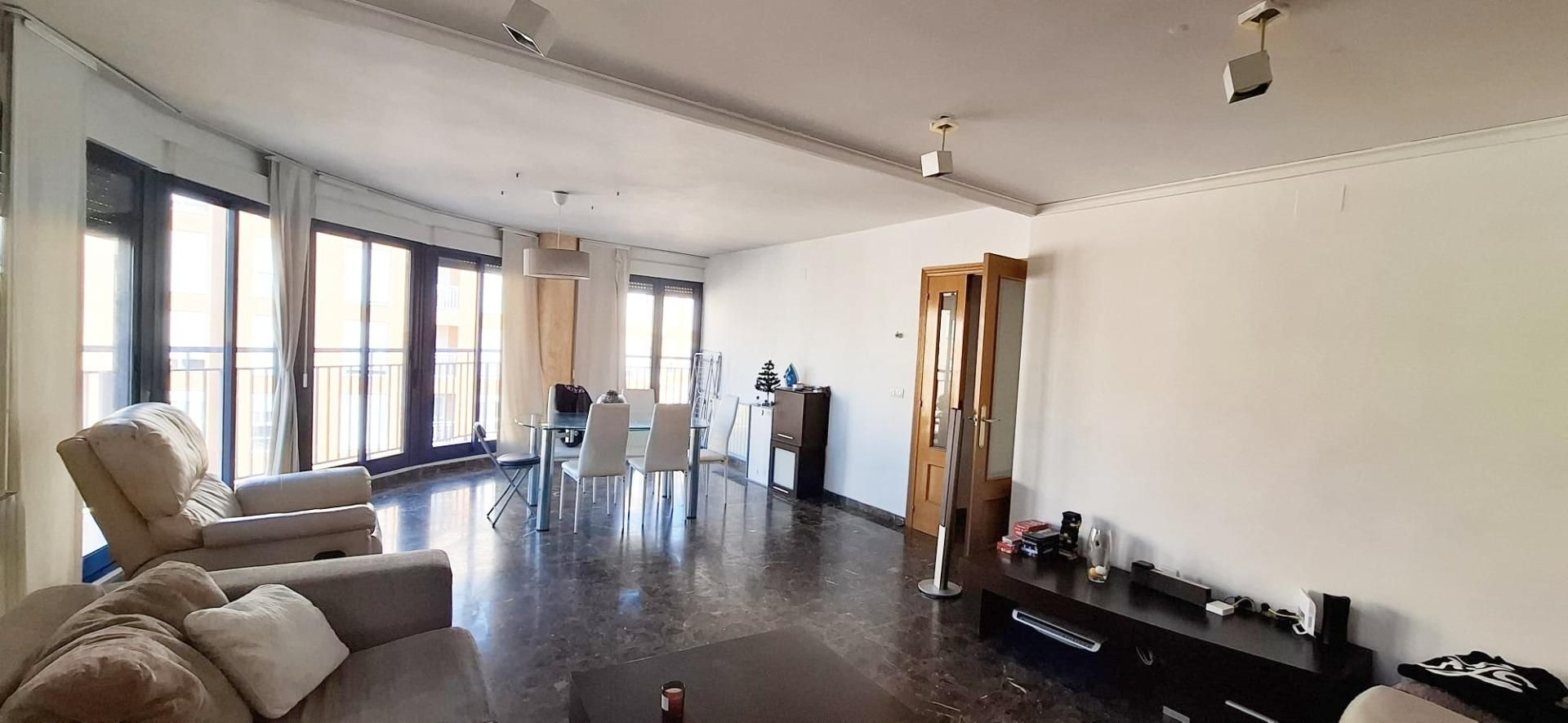 Sala d'estar de Àtic en venda en Castellón de la Plana / Castelló de la Plana amb Calefacció, Terrassa i Traster