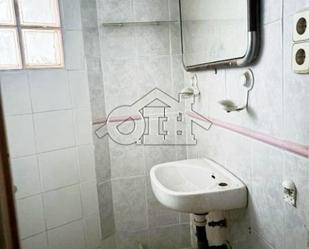 Bathroom of Flat for sale in  Madrid Capital  with Air Conditioner, Heating and Terrace