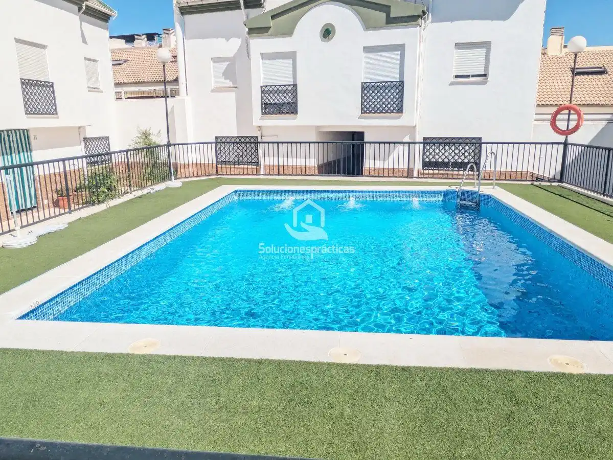 Piscina de Casa o xalet en venda en Jaén amb Aire condicionat, Terrassa i Traster
