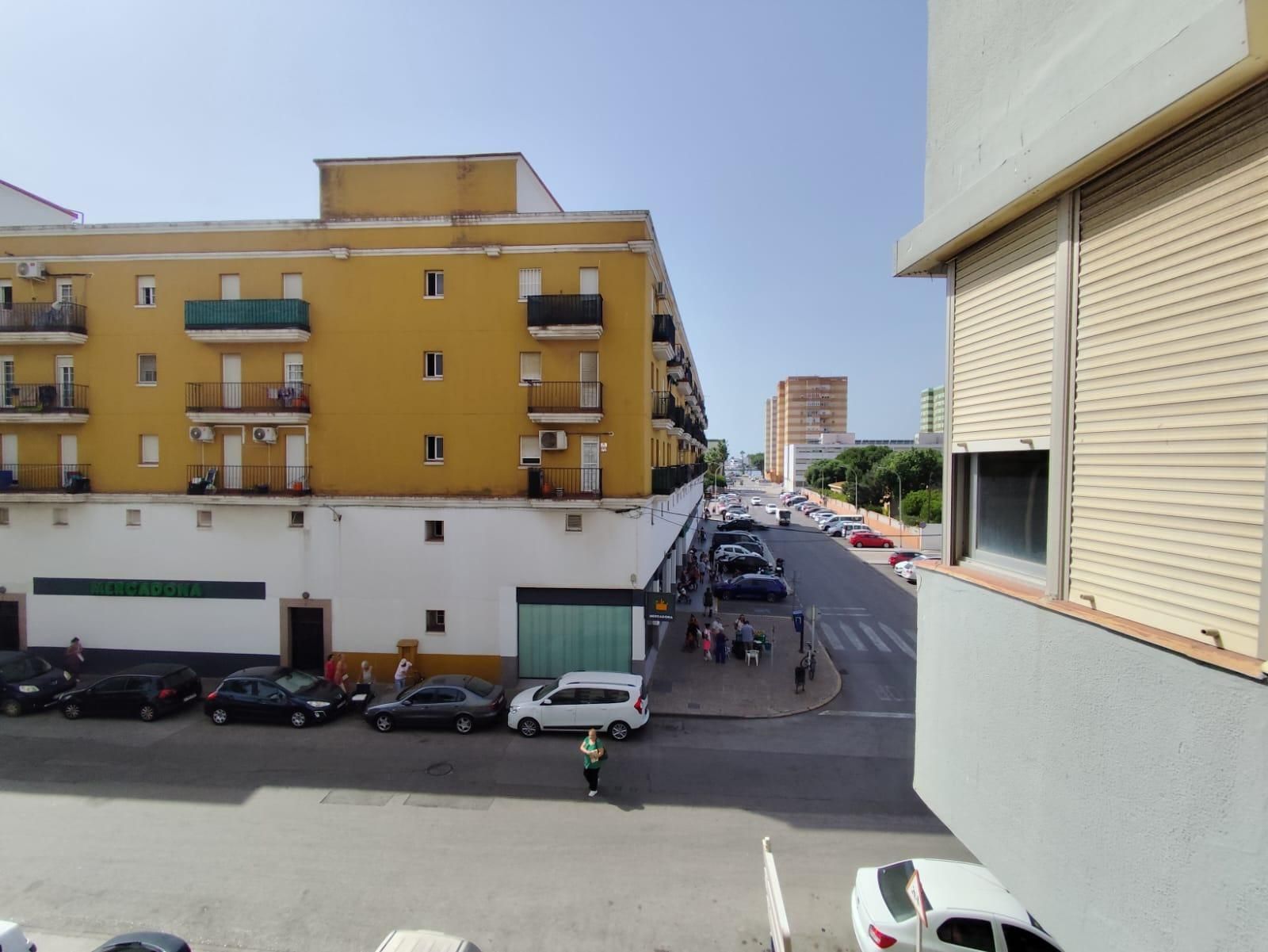 Außenansicht von Wohnung zum verkauf in La Línea de la Concepción mit Balkon