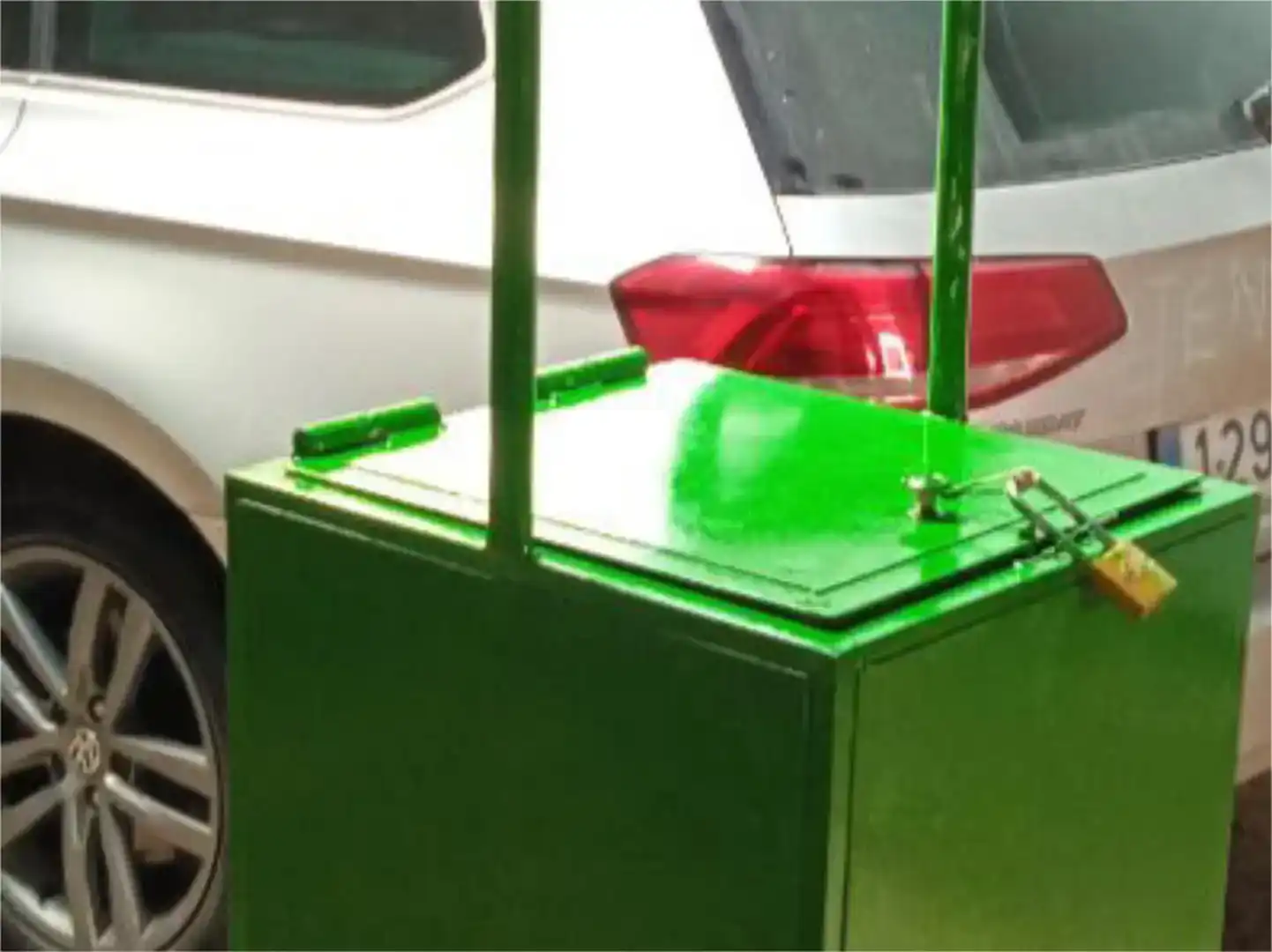 Außenansicht von Garage zum Verkauf in Calañas