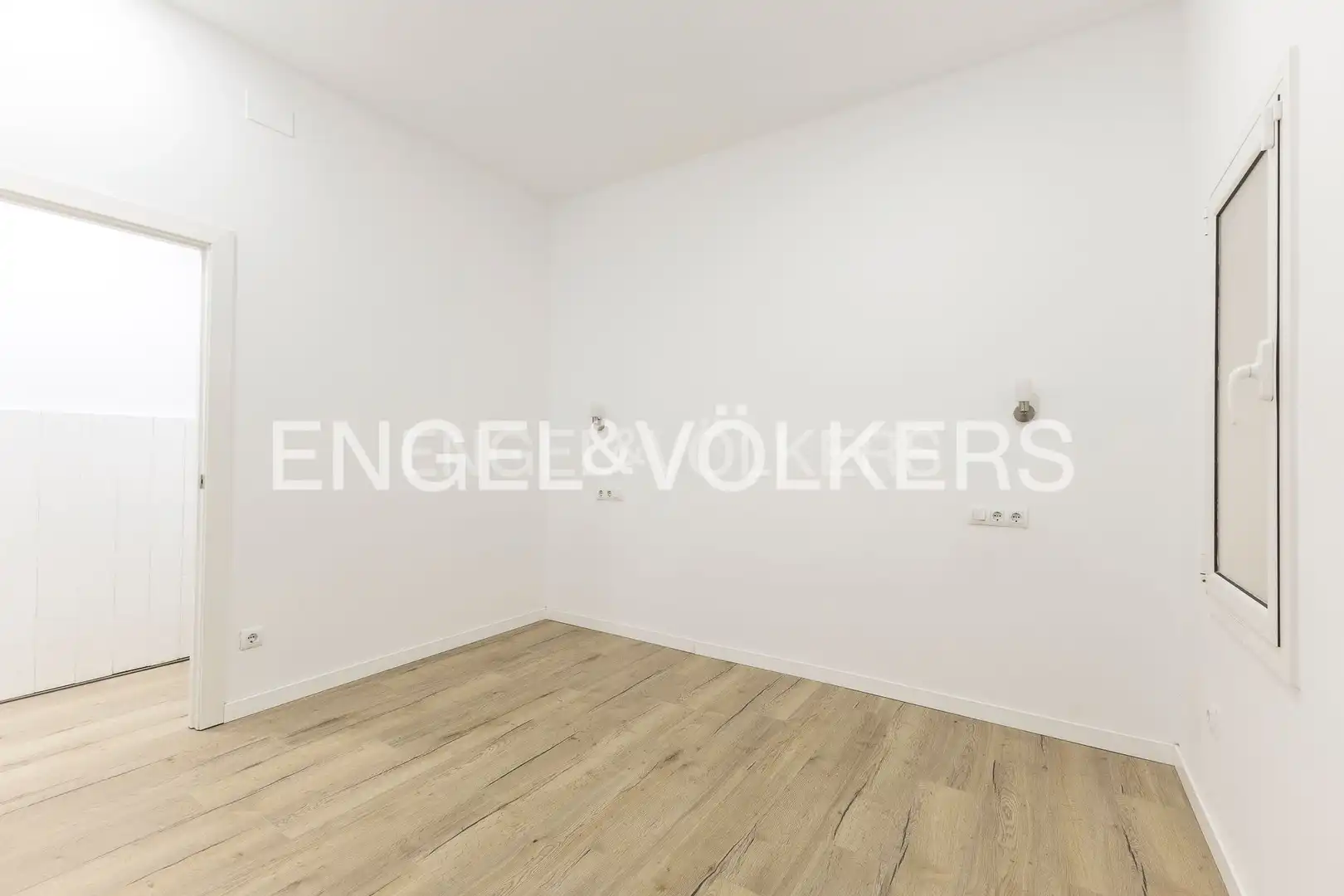Flat for sale in Barcelona  with Air Conditioner, Heating and Parquet flooring