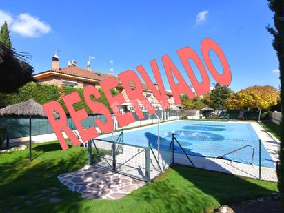 Swimming pool of Single-family semi-detached for sale in Villaviciosa de Odón  with Air Conditioner, Heating and Private garden